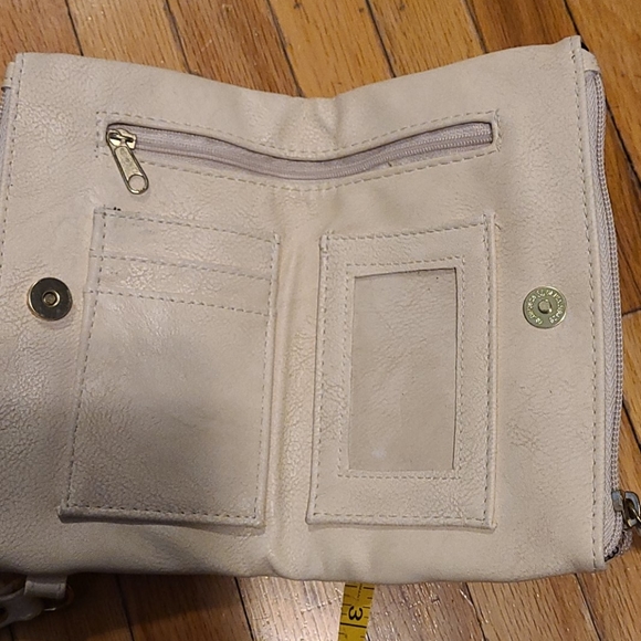 Cream Guess wristlet - Picture 4 of 5